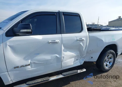 2020 Ram 1500 Big Horn 4X2 6'4 Box из США, поврежденный, VIN 1C6RREBG5LN337850